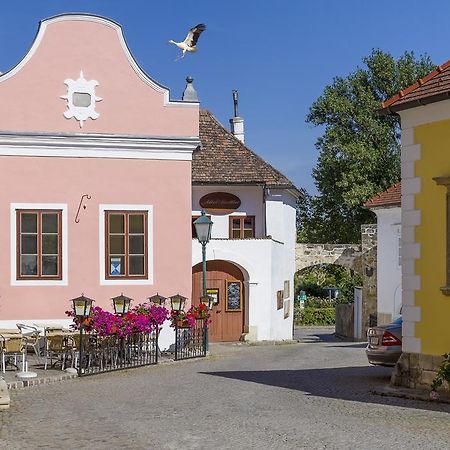 Unser Rosa Haus Fuer Sie Rust Bilik gambar
